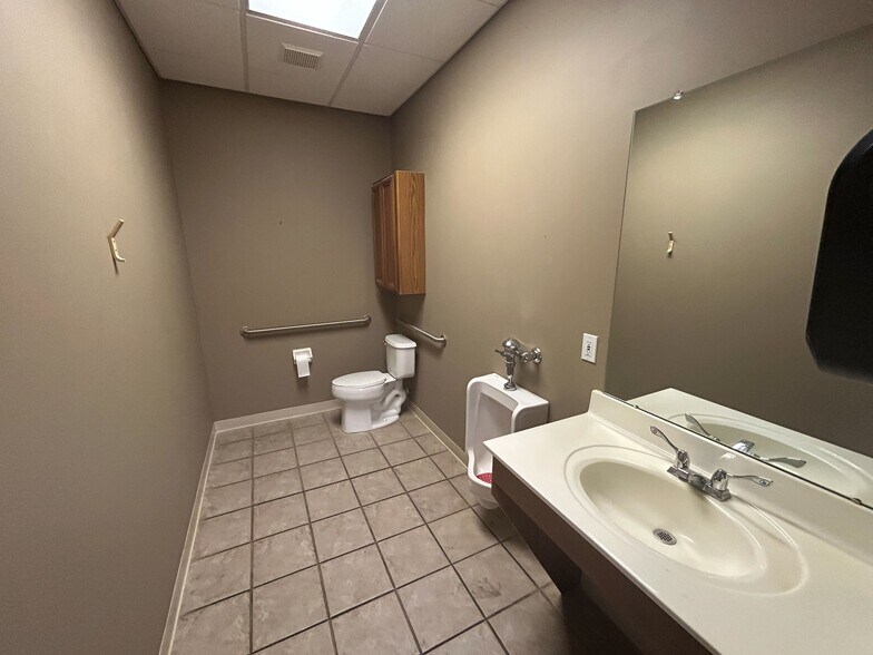 More Photos Of 440 Beecher Rd, Columbus Medical For Sale