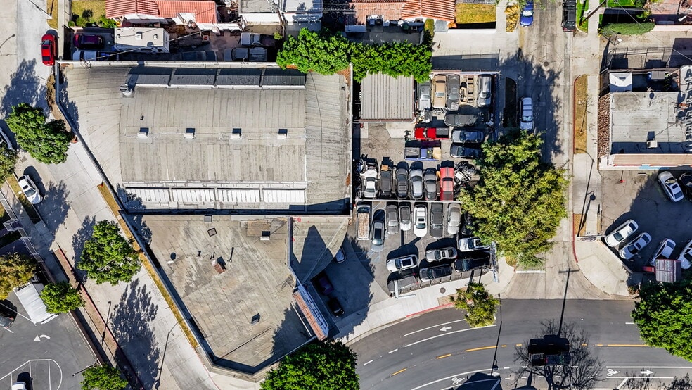 More Photos Of 3443 W 43rd St, Los Angeles Auto Repair For Lease