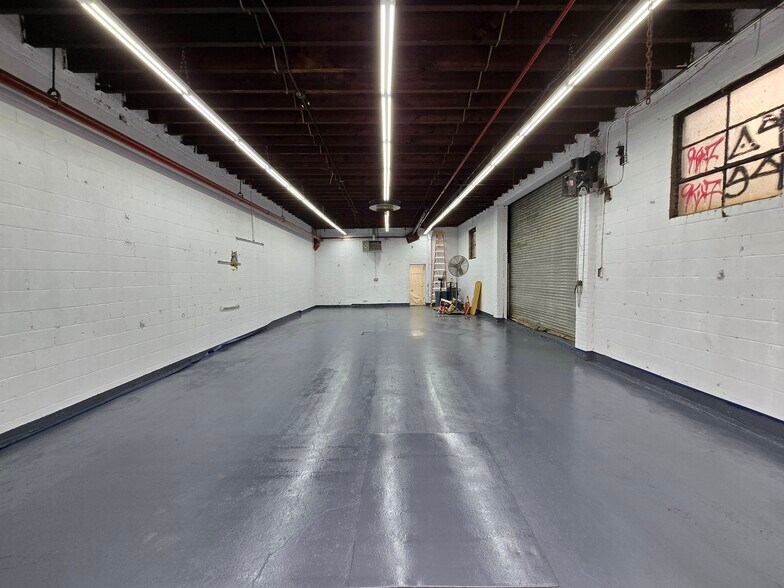More Photos Of 372 Ten Eyck St, Brooklyn Warehouse For Lease