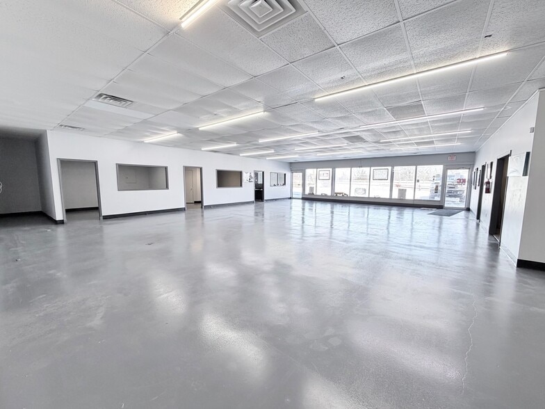 More Photos Of 701 SW 1st St, Oak Grove Industrial For Lease