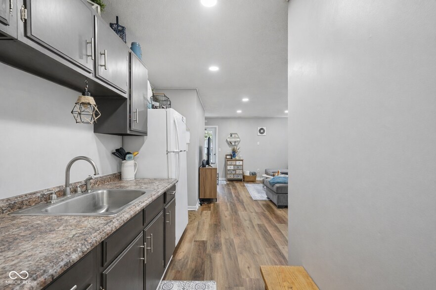 More Photos Of 305 E Washington St, Greencastle Storefront Retail Residential For Sale