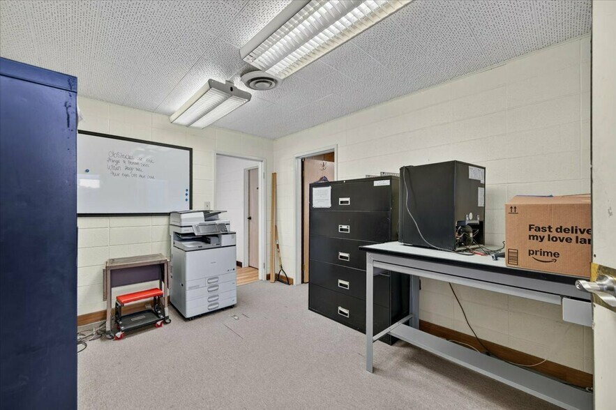 More Photos Of 925 M St, Firebaugh Manufacturing For Sale