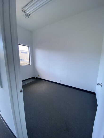 More Photos Of 81-6394 Mamalahoa Hwy, Kealakekua General Retail For Lease