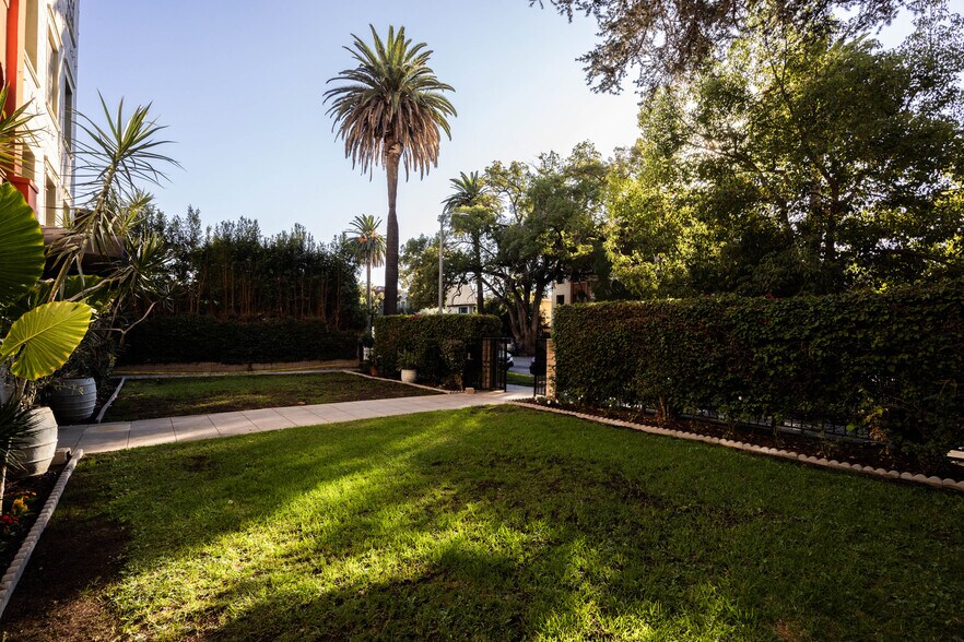 More Photos Of 1848 N Gramercy Pl, Hollywood Apartments For Sale