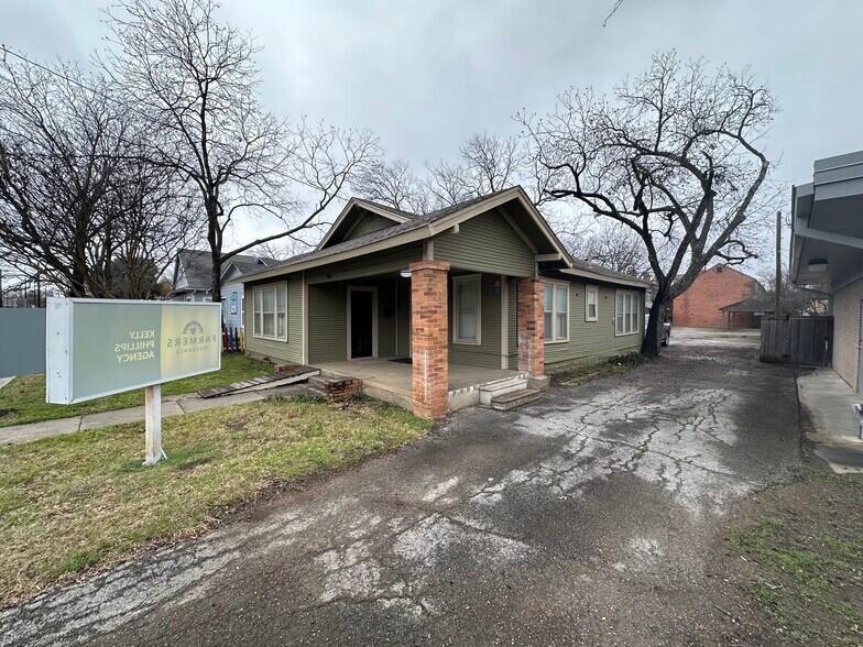 More Photos Of 1014 N Elm St, Denton Office Residential For Lease