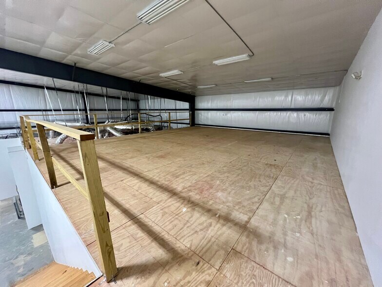 More Photos Of 185 Airport Rd, Fayetteville Warehouse For Lease