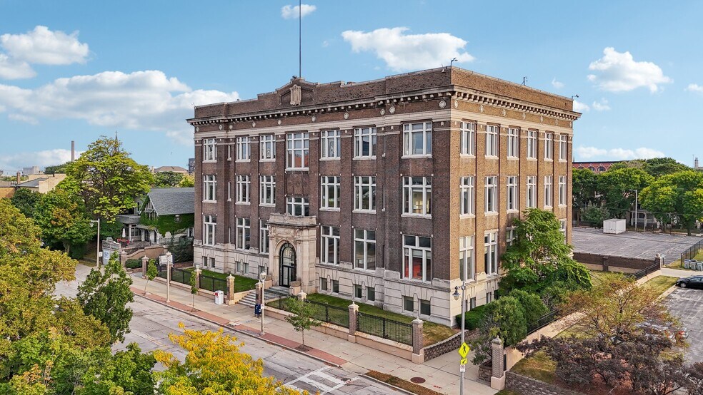 More Photos Of 647 W Virginia St, Milwaukee Office Residential For Sale