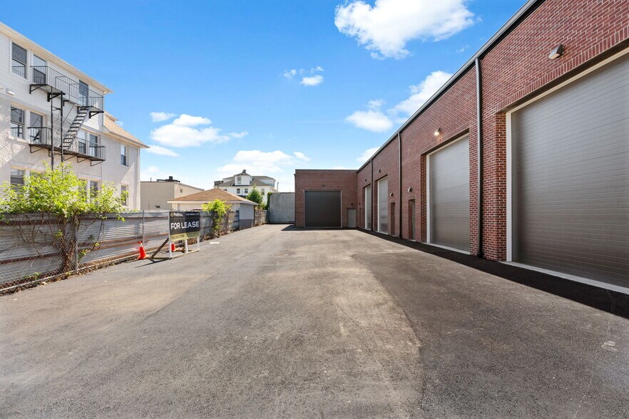 More Photos Of 209 South Ave, Staten Island Service For Lease