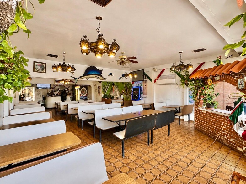 More Photos Of 10623 S Prairie Ave, Inglewood Storefront Retail Residential For Lease