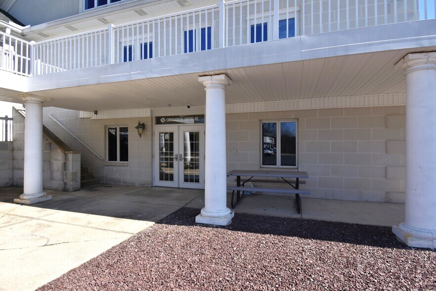 More Photos Of 972 Youngstown Kingsville Rd, Vienna Office For Sale