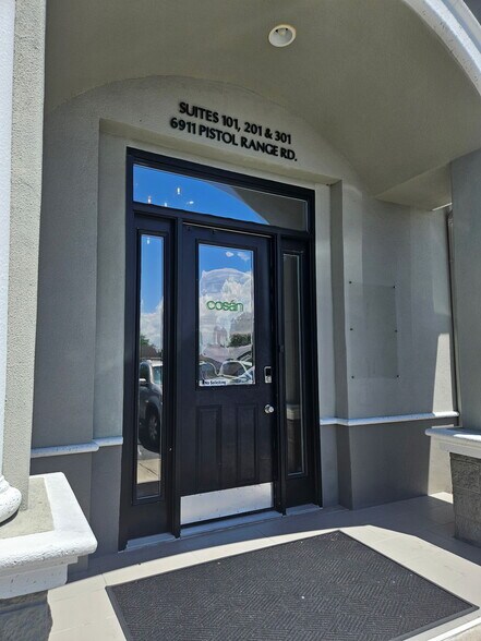 More Photos Of 6911 Pistol Range Rd, Tampa Medical For Lease