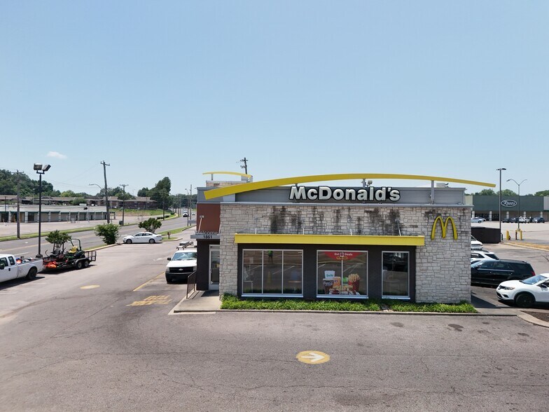 More Photos Of 1781-1977 S 3rd St, Memphis Unknown For Lease