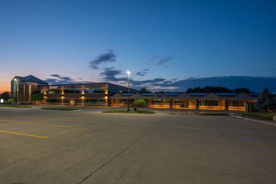 More Photos Of 4949 Westown Pky, West Des Moines Office For Lease