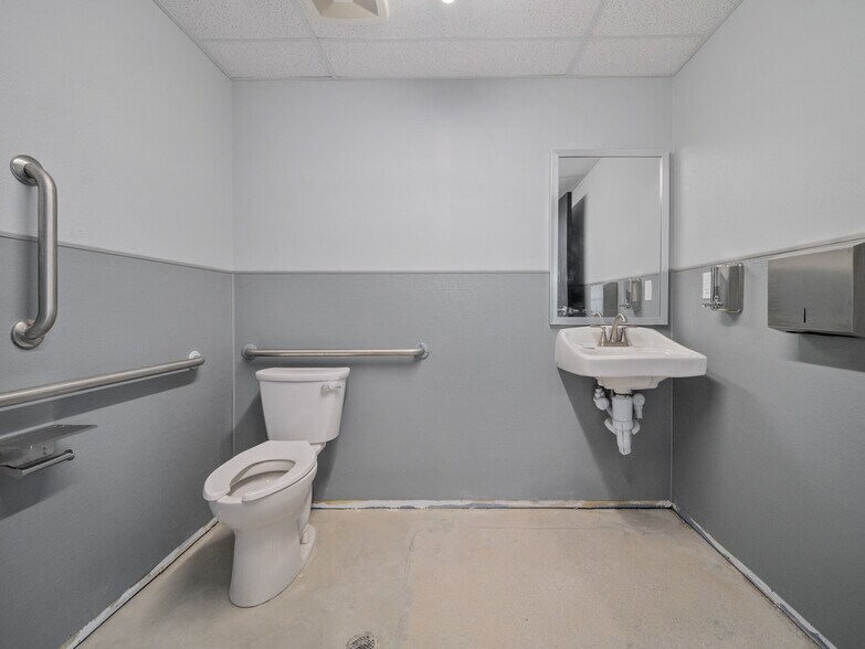 More Photos Of 2000 S 15th St, Laramie Industrial For Lease