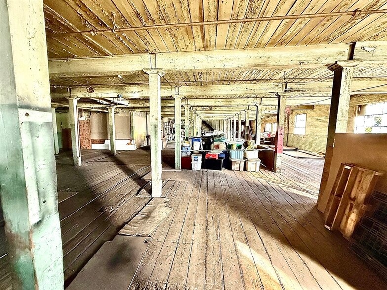 More Photos Of 55 Mill St, Brookfield Industrial For Sale