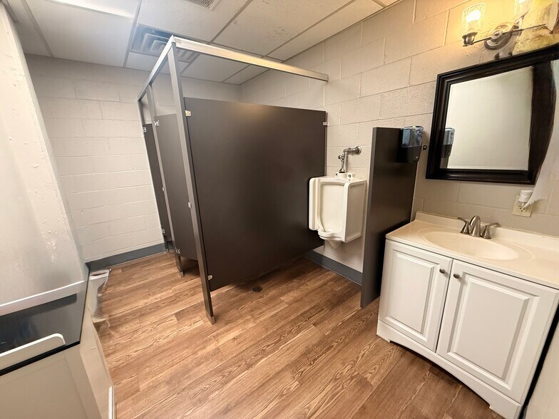 More Photos Of 1709 E Hwy 20, Lawton Warehouse For Lease