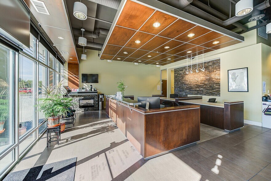 More Photos Of 2040 Springfield Rd, Kelowna Apartments For Sale