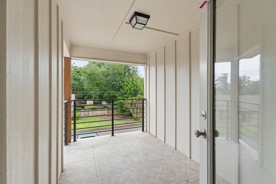 More Photos Of 307 N Henry St, Lindale Apartments For Sale