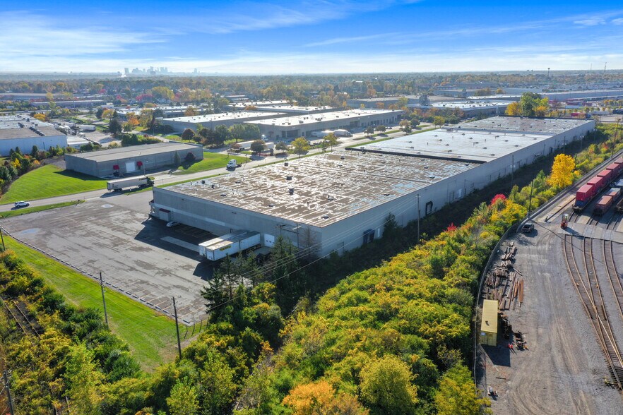 More Photos Of 2201 Westbelt Dr, Columbus Warehouse For Lease