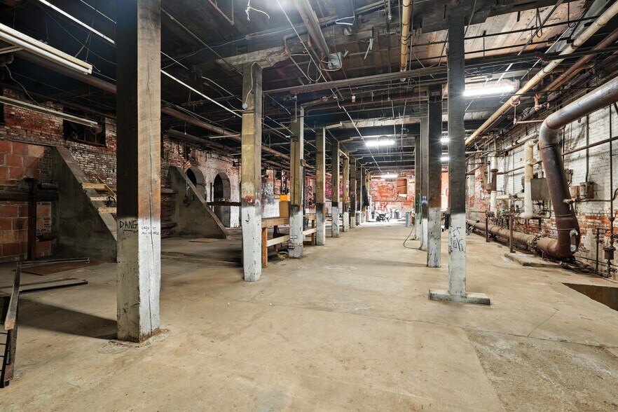 More Photos Of 81-85 Sargeant St, Holyoke Manufacturing For Lease
