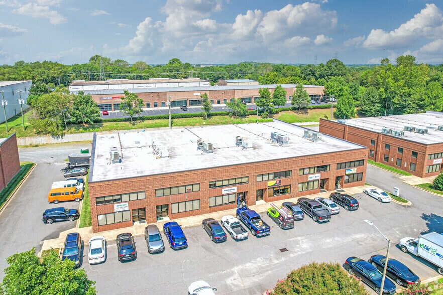 More Photos Of 428-438 Crompton St, Charlotte Light Distribution For Lease