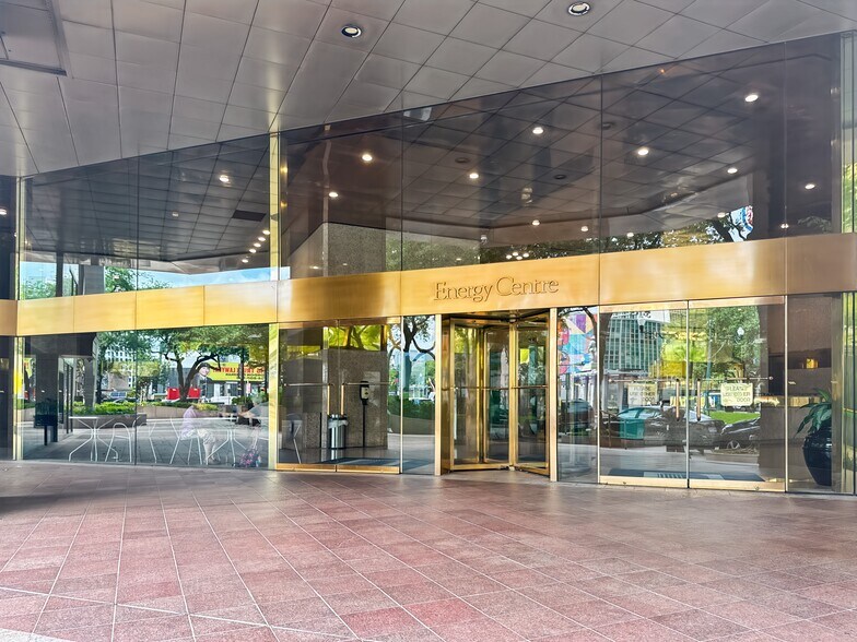 More Photos Of 1100 Poydras St, New Orleans Coworking Space