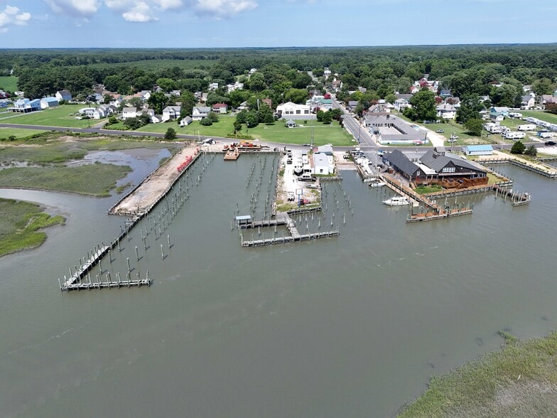 More Photos Of 15 Atlantic Ave, Wachapreague Marina For Sale