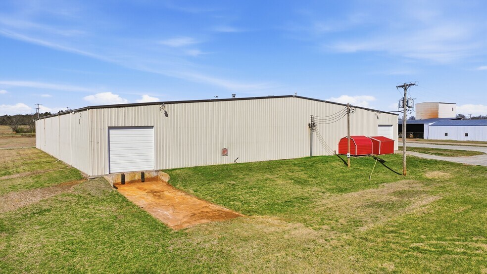 More Photos Of 500 E 19th St, Cushing Industrial For Lease