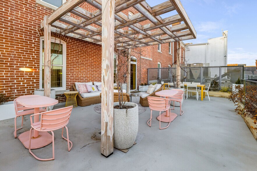 More Photos Of 125 W Central Ave, Bentonville Office For Sale