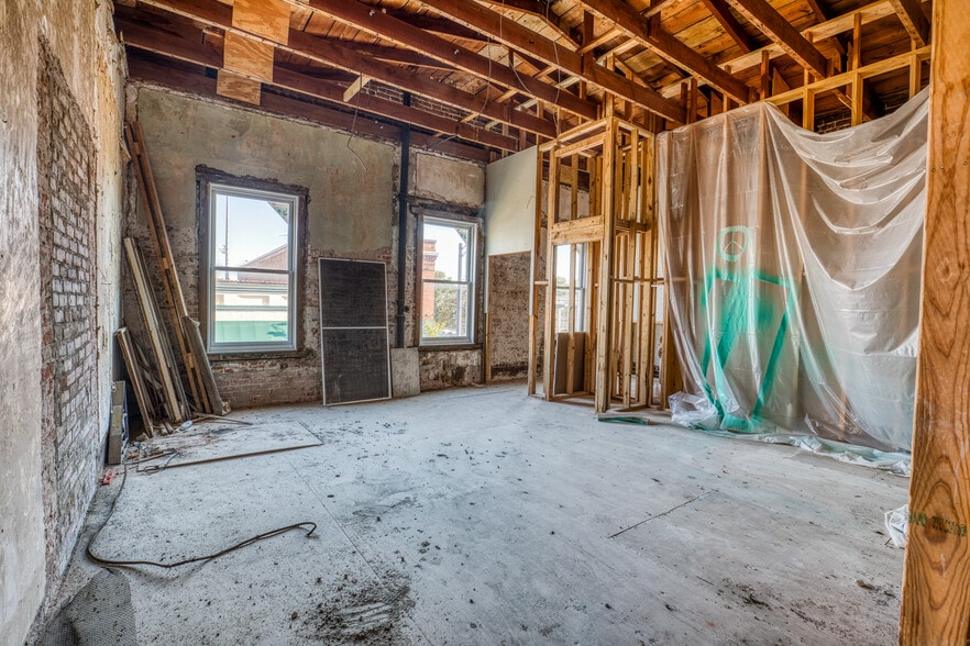 More Photos Of 214 E Main St, Brenham Office Residential For Sale