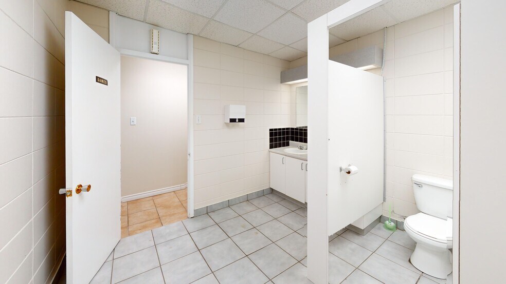 More Photos Of 2001 Rue Price, Saguenay Office Residential For Lease