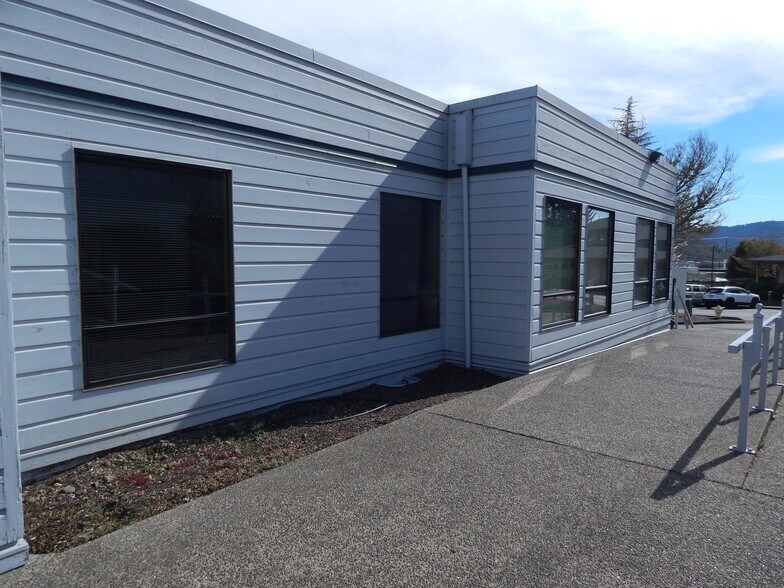More Photos Of 272 Medical Loop, Roseburg Office For Sale