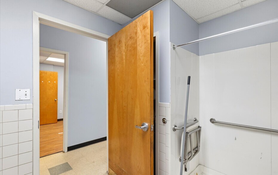 More Photos Of 37-39 Glen St, Glen Cove Office Residential For Sale