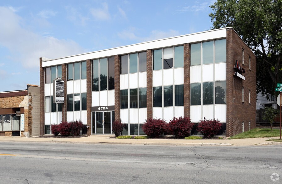 Primary Photo Of 6754 W Beloit Rd, West Allis Medical For Lease