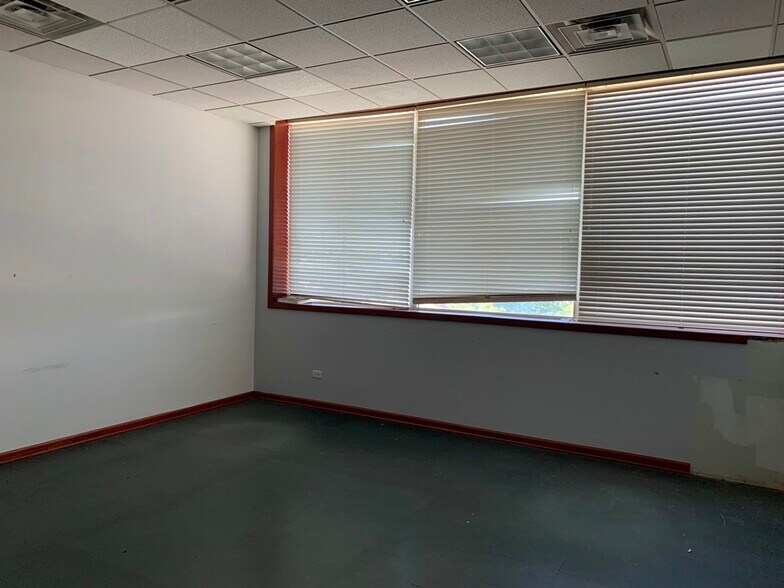 More Photos Of 455 N Campbell Ave, Chicago Distribution For Lease