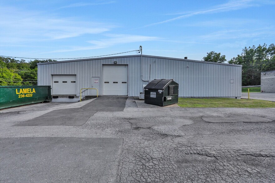 More Photos Of 230 N Plank Rd, Newburgh Light Distribution For Lease