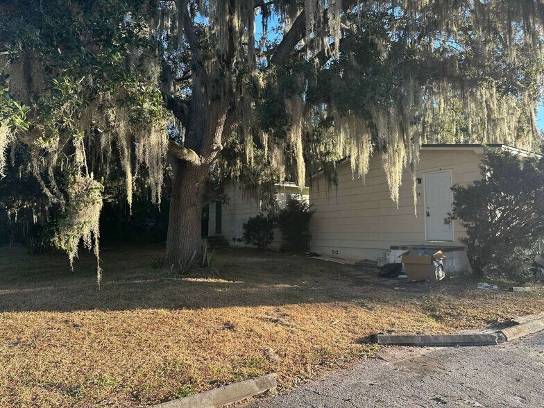 More Photos Of 100 NE 10th Ter, Mulberry Multifamily For Sale