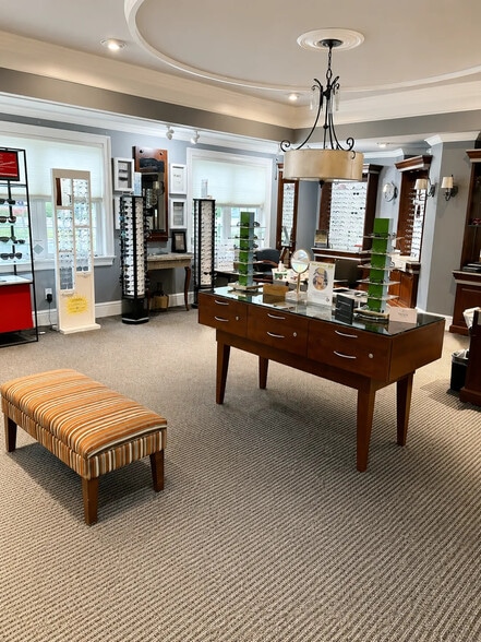 More Photos Of 1166 Farmington Ave, Berlin Medical For Sale