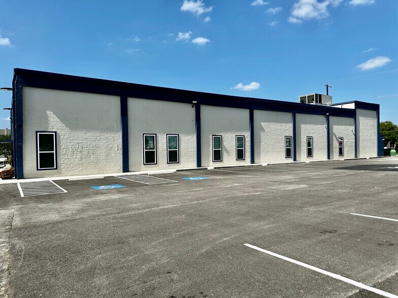 More Photos Of 4205 San Pedro Ave, San Antonio Schools For Lease