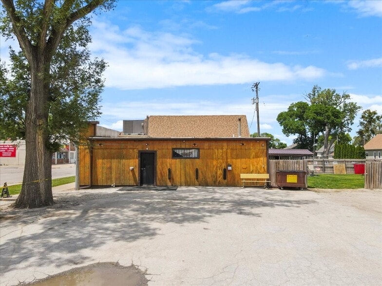 More Photos Of 626 16th Avenue, Council Bluffs General Retail For Sale