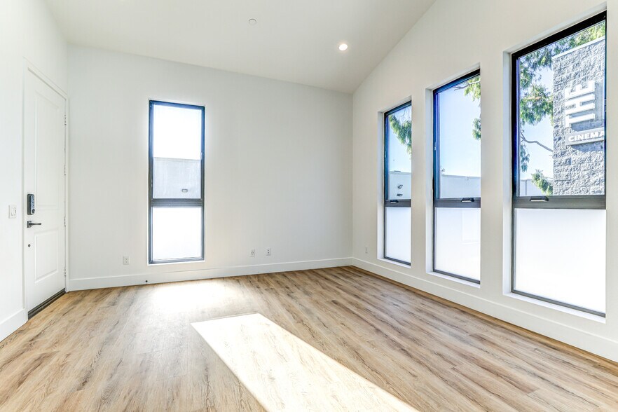 More Photos Of 7606 Girard Ave, La Jolla Apartments For Sale