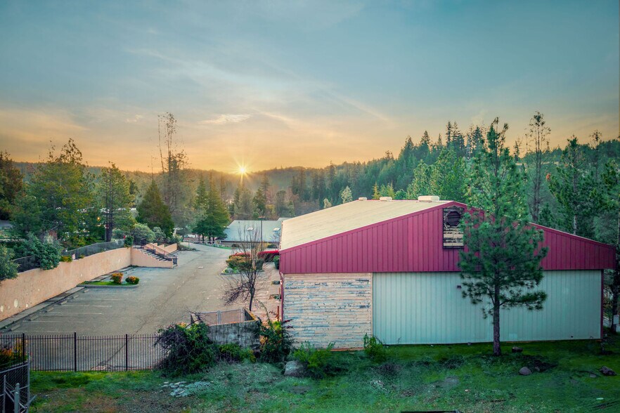 More Photos Of 957 Golden Gate Ter, Grass Valley Sports And Entertainment For Sale