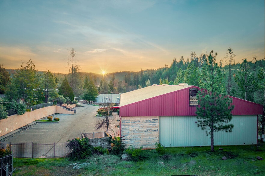 More Photos Of 957 Golden Gate Ter, Grass Valley Sports And Entertainment For Sale