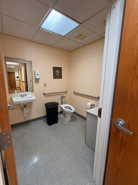 More Photos Of 225 State Highway 35, Red Bank Medical For Lease