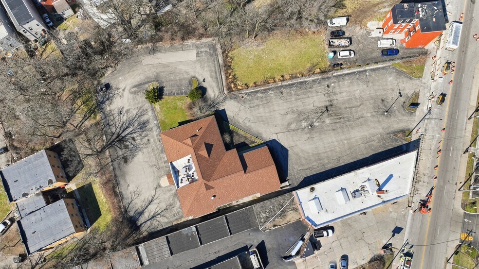 More Photos Of 3751 Warsaw Ave, Cincinnati Office For Sale