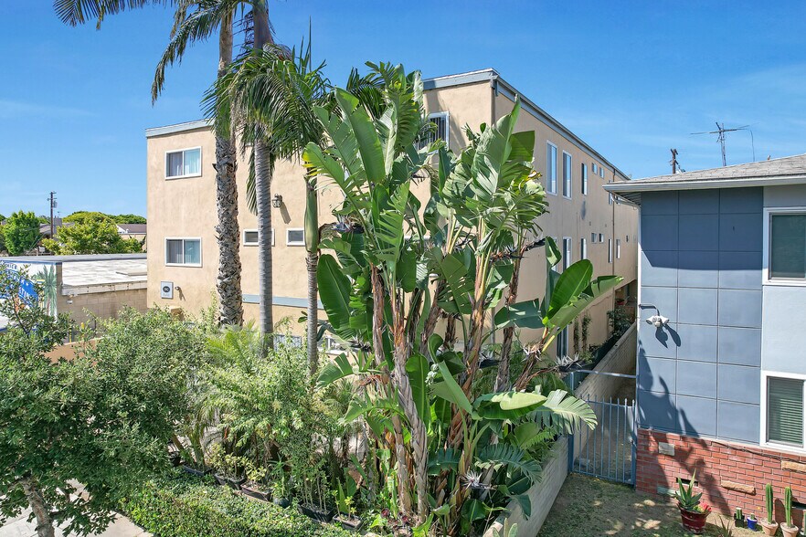 More Photos Of 1942 Euclid St, Santa Monica Apartments For Sale