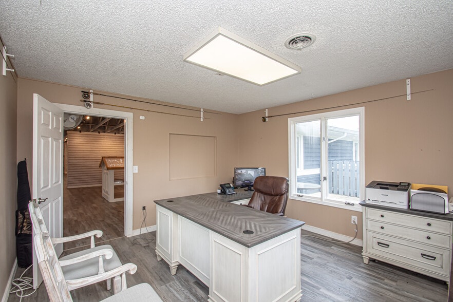 More Photos Of 1908 N Lakeman Dr, Bellbrook Storefront Retail Office For Sale