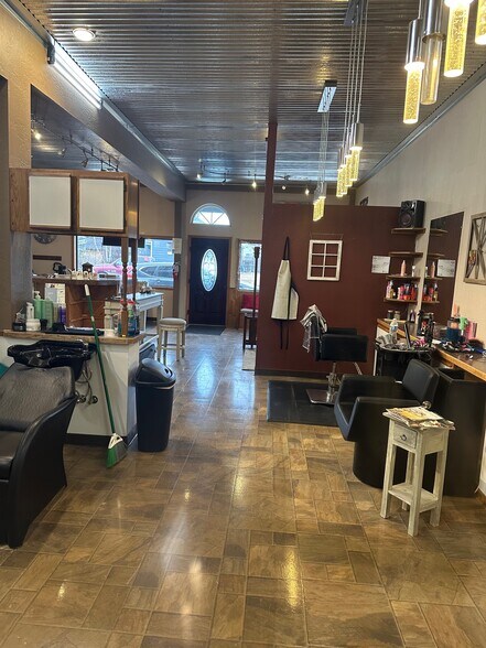 More Photos Of 2940 Floral Blvd, Butte Office For Sale