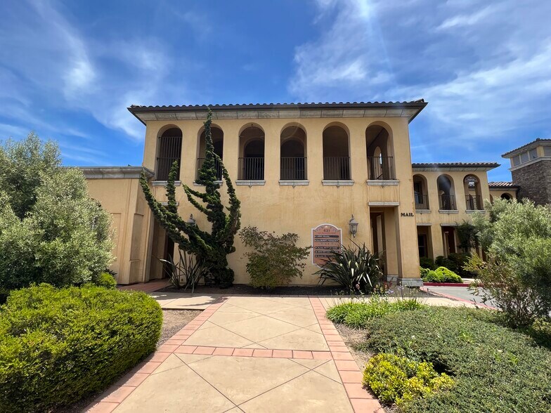 More Photos Of 411-421 E Betteravia Rd, Santa Maria Office Residential For Lease