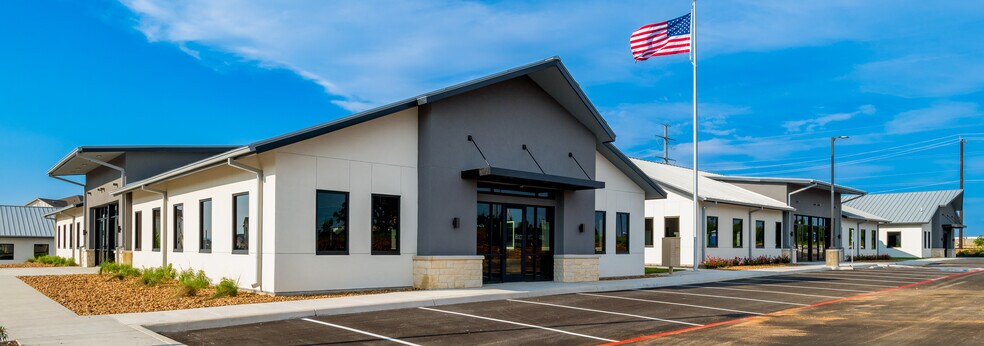 More Photos Of 211 Crossing Ave, San Antonio Office For Sale